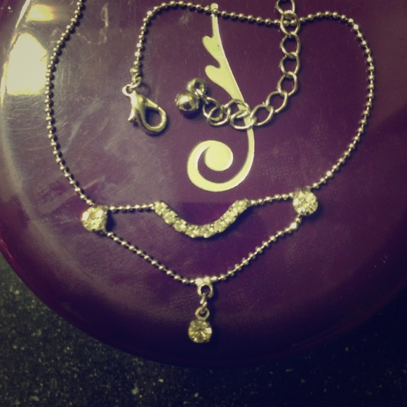 Single anklet.