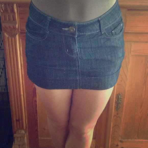 Short jean skirt