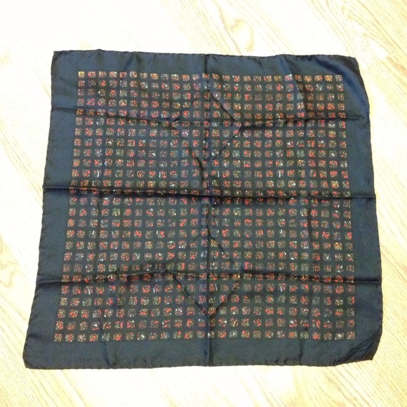 🔴SOLD🔴.. in a bundle Vintage Dior silk scarf - Picture 2 of 4