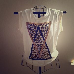 💢💢SOLD💢💢NWT Stylish Tee