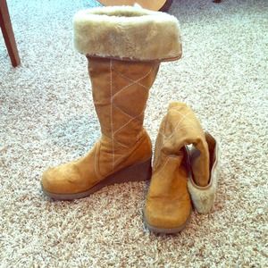 Fur boots with wedge