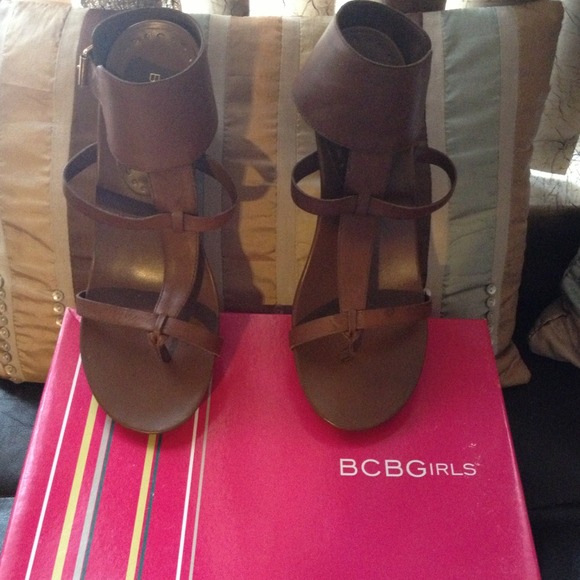 Rich Brown raw leather thong sandal 8/12M