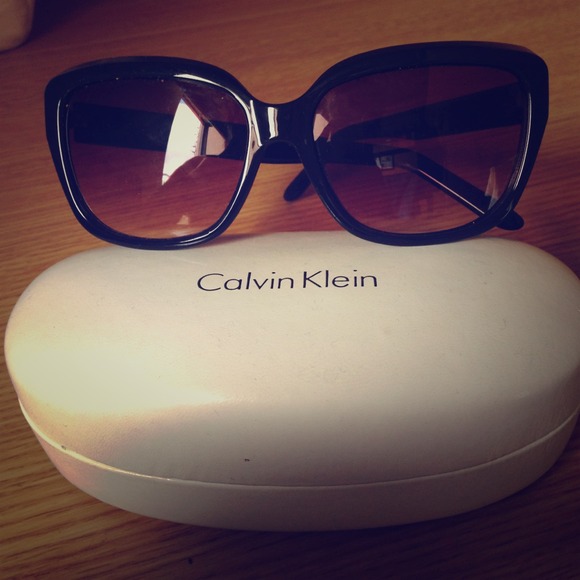 ❌Reduction ❌Authentic Calvin Klein sunglasses.