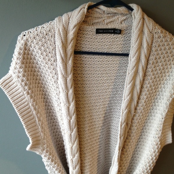 🔴SOLD in a Bundle🔴 knit shrug - Picture 2 of 3