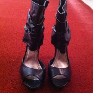 Beautiful wore only once, dollhouse open toe pumps