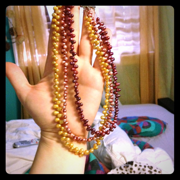 Freshwater pearl three strand collar