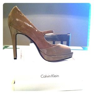 Calvin Klein Capri Lizard print tan heels