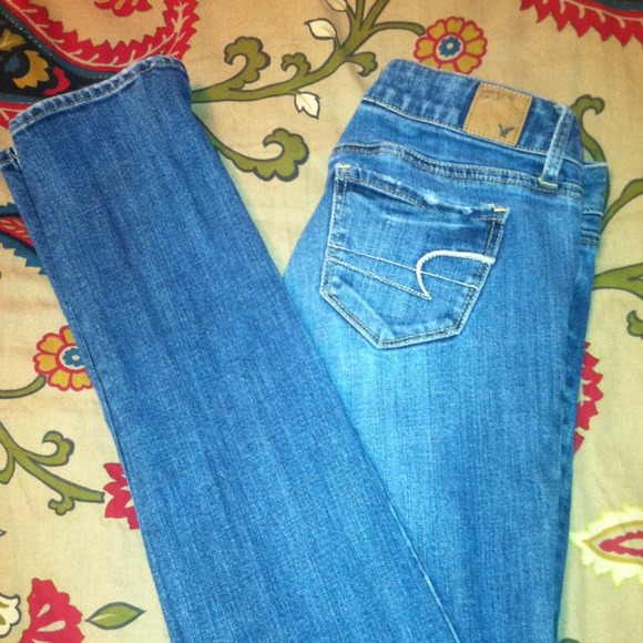 Size 0 long American Eagle skinny jeans!