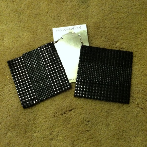 Earrings - Picture 2 of 2