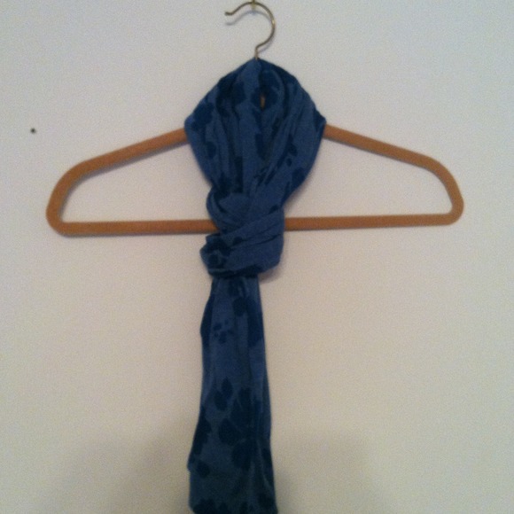 ✨Bundle! ✨ 3 scarfs! - Picture 4 of 4