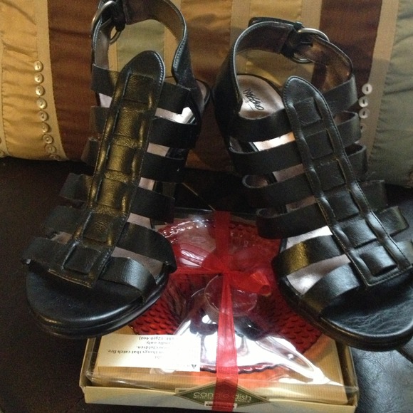 Worn only once heel was to high. Great condition.