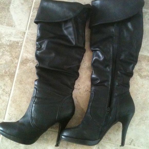 Black over the knee boots - Picture 2 of 4