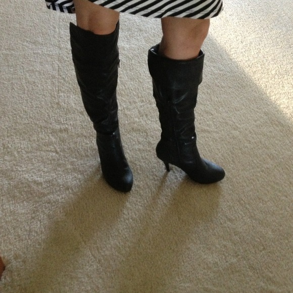 Black over the knee boots - Picture 3 of 4