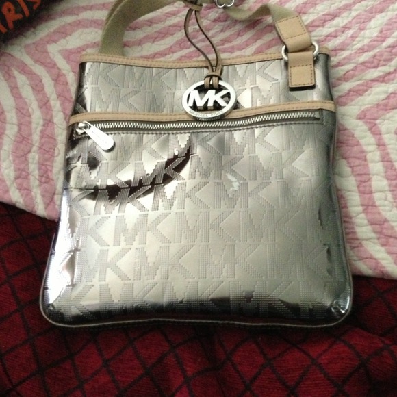 Authentic MK Make offer - Picture 2 of 4