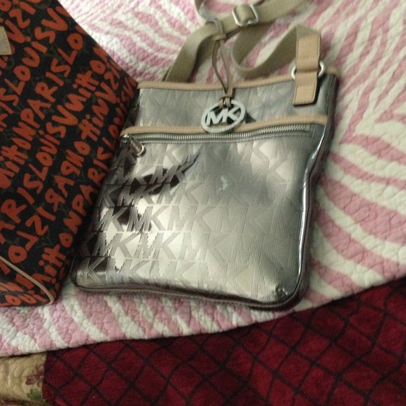 Authentic MK Make offer - Picture 3 of 4