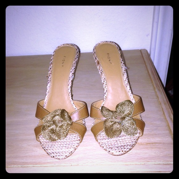 Cute tan heels.