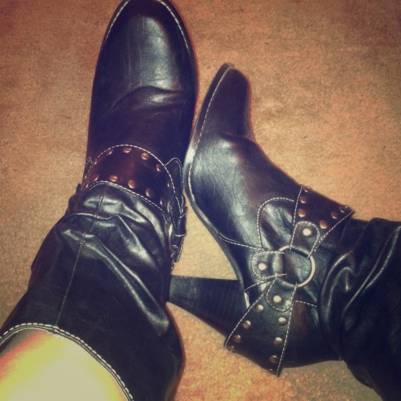 Black belted boots! Hardly worn! Size 7 1/2!