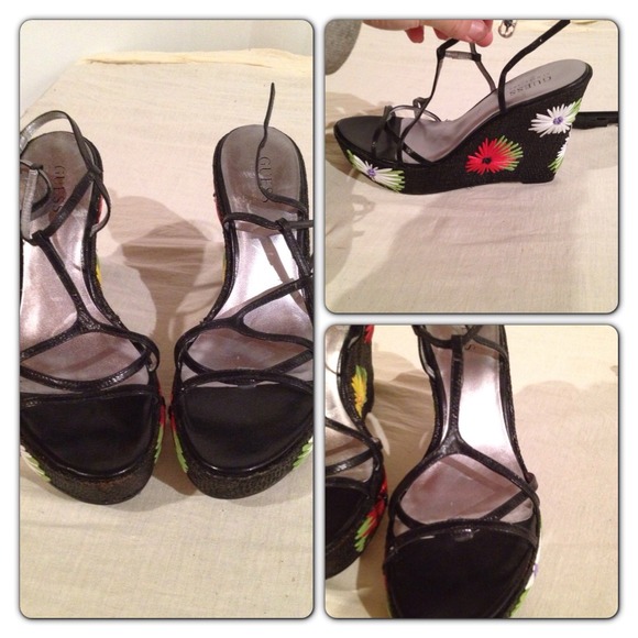 Black Wedge Sandals with Flowers by Guess size 7.5