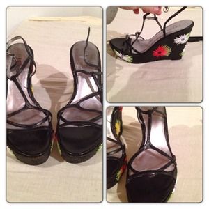 Black Wedge Sandals with Flowers by Guess size 7.5