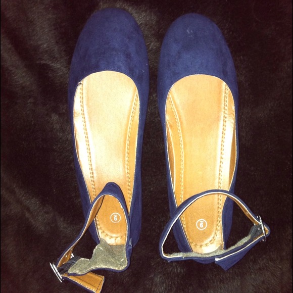 ❌SOLD! @brandyybabee08 NWT Navy Blue Flats