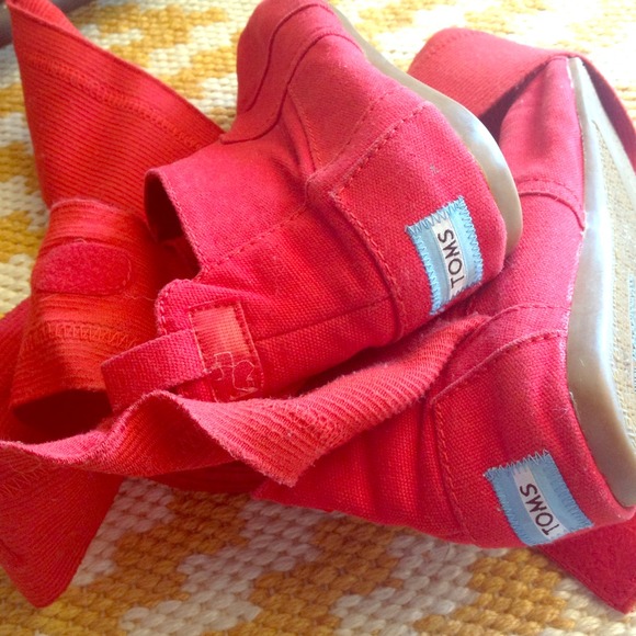 *SOLD* Toms red vegan wrap boots