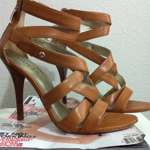 ✨On hold✨Guess gladiator heels