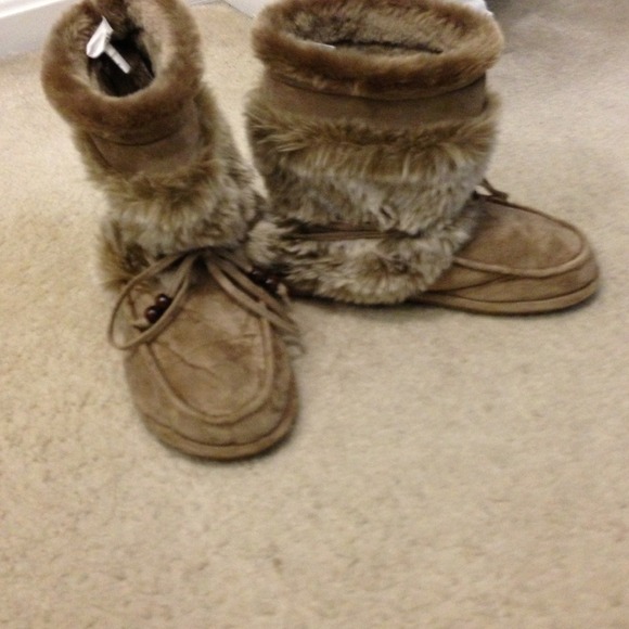💢Sold💢Slippers - Picture 2 of 3