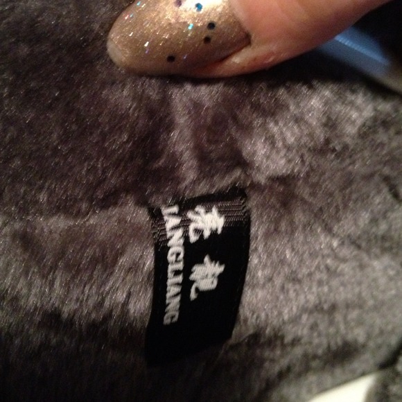 🎉REDUCED! Gray Japanese Hoody Lined w/ Faux Fur - Picture 4 of 4