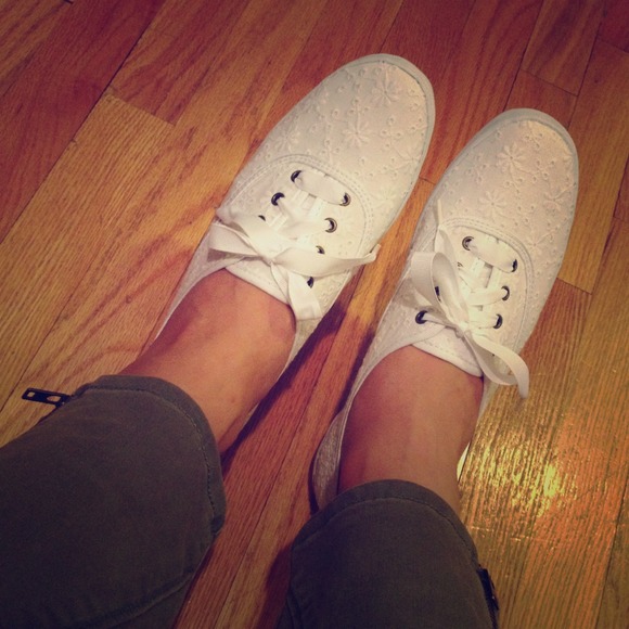 Cute white Keds