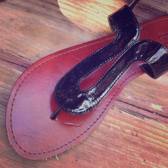 🔴SOLD🔴 Patent Sandals - Picture 1 of 3