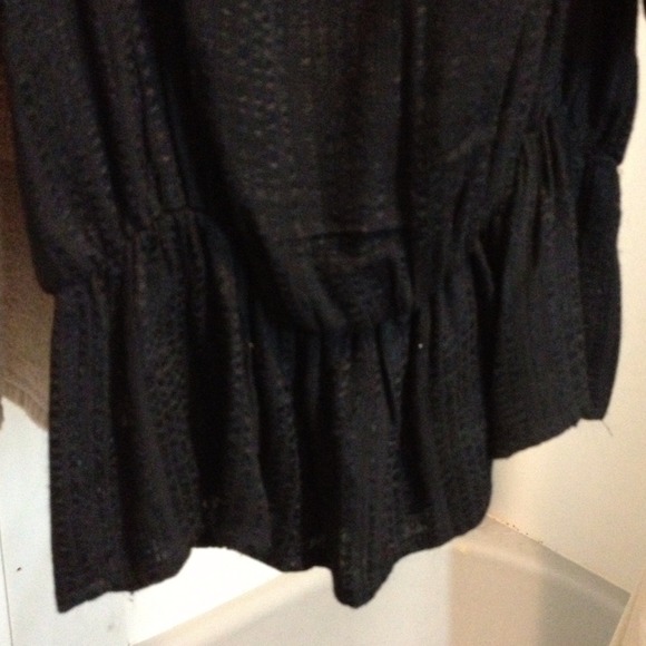 🎉REDUCED! Black Guess Cold-Shoulder Gathering Top - Picture 3 of 3