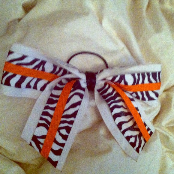 Cheerleading hair bow