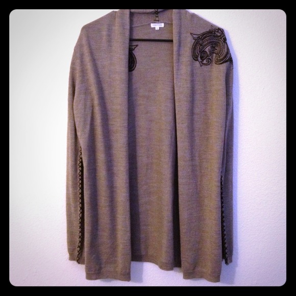 ⭐SOLD⭐Beautiful detailed long, open-front Cardigan