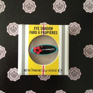 🚫Sold🚫Mac surf baby eye shadow in short shorts