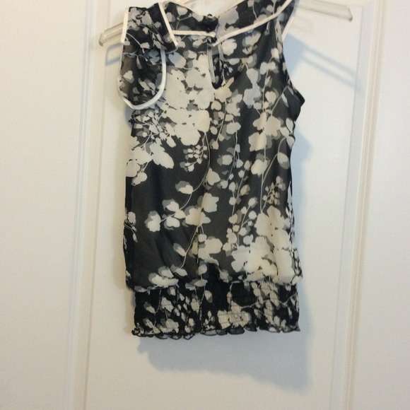 Black and white chiffon shirt sleeveless - Picture 2 of 3