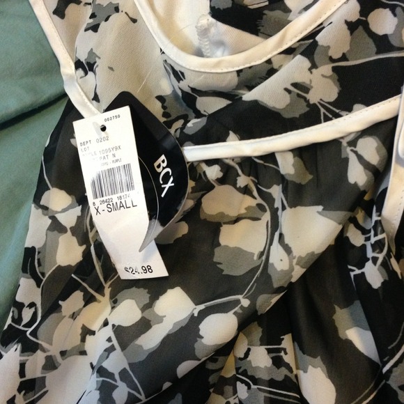 Black and white chiffon shirt sleeveless - Picture 3 of 3