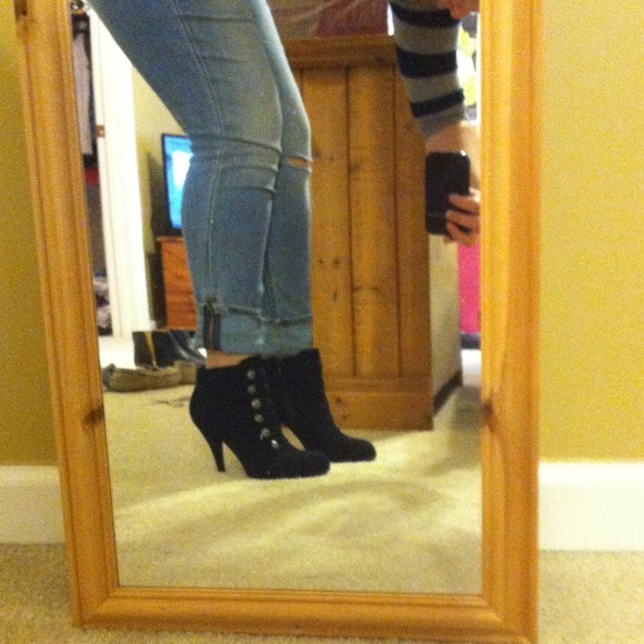 Super cute button boots- zip on the inside. - Picture 4 of 4