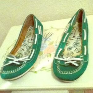 American eagle. Kelly green. Flats.