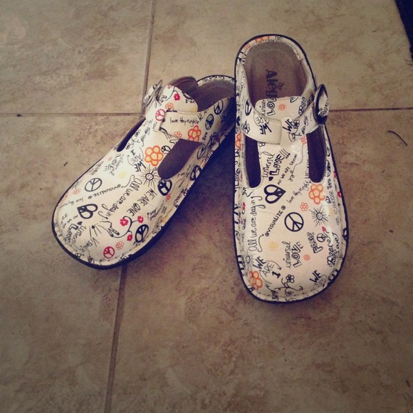 Algeria clogs!