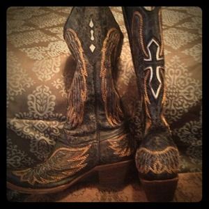 Cowgirl boots size 71/2. Only wore once!