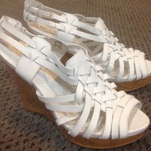 BcBg girls white wedges! Perfect for summer! Sz.7