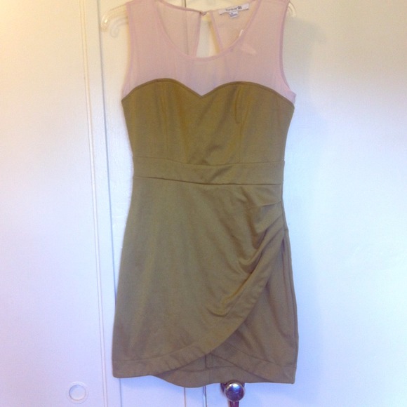Dresses & Skirts - Vintage Green Lace Dress