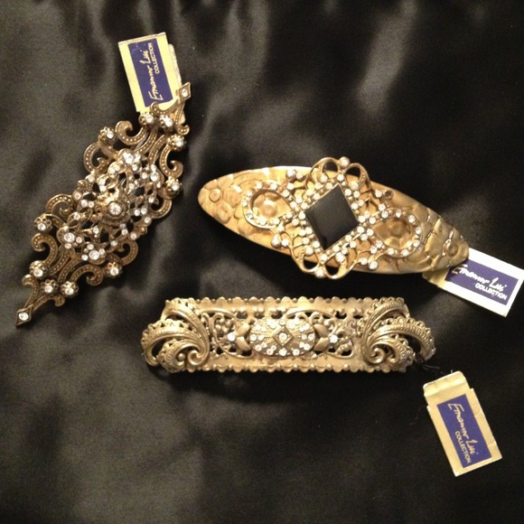Bundle Lot of 3 hair clips + 1