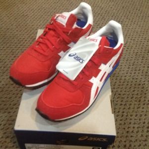 Woman's Asics Corrido Sport Style Sneakers