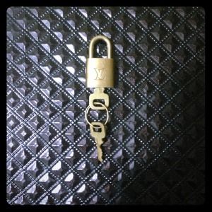 Louis Vuitton lock w keys