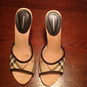 ❗SOLD!Burberry sandals sz 37. Worn once