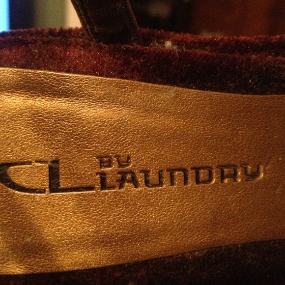 Chinese Laundry Velvet Burgundy Wedges - Picture 3 of 4