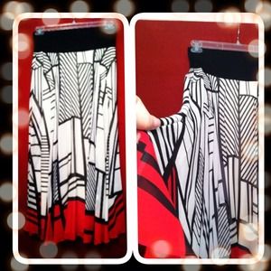 Beautiful Anne Klein (New York) flowing skirt