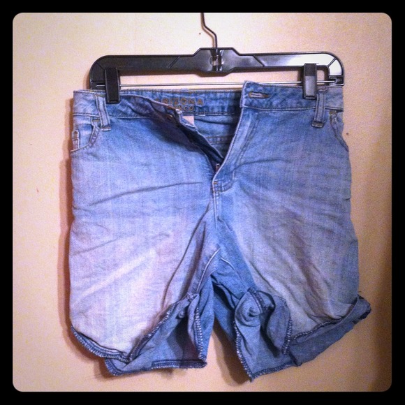 Arizona, light colored denim shorts.