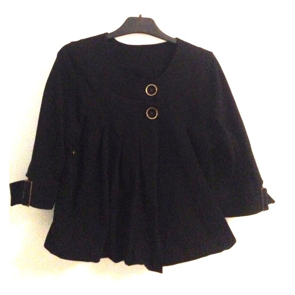 Black jacket/blazer 3/4 sleeve.